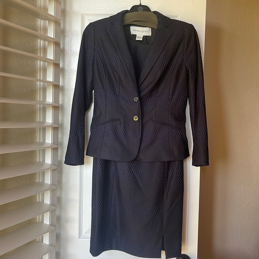 Stunning Navy on trend dress with fitted jacket size 2